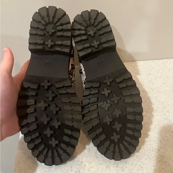 Universal Thread‎ Boots - Picture 3 of 5